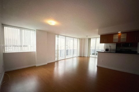 Copropriété à louer à Miami, Floride: 3 chambres, 122.63 m2 № 2043024 - photo 3