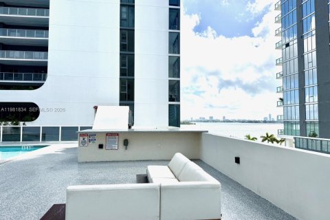 Condominio en alquiler en Miami, Florida, 3 dormitorios, 122.63 m2 № 2043024 - foto 14