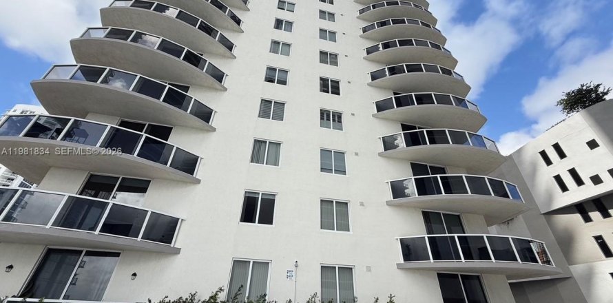 Condo à Miami, Floride, 3 chambres  № 2043024
