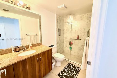 Condominio en alquiler en Miami, Florida, 3 dormitorios, 122.63 m2 № 2043024 - foto 10