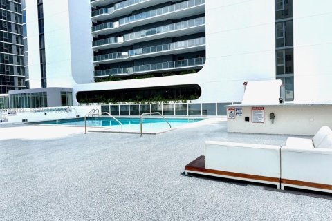 Condominio en alquiler en Miami, Florida, 3 dormitorios, 122.63 m2 № 2043024 - foto 15