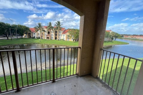 Condominio en West Palm Beach, Florida, 2 dormitorios  № 1999710