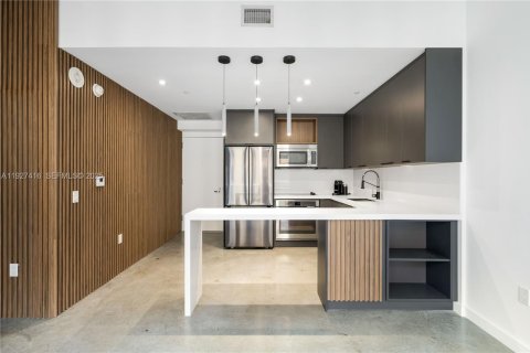 Copropriété à louer à Miami, Floride: 1 chambre, 48.87 m2 № 1987511 - photo 2