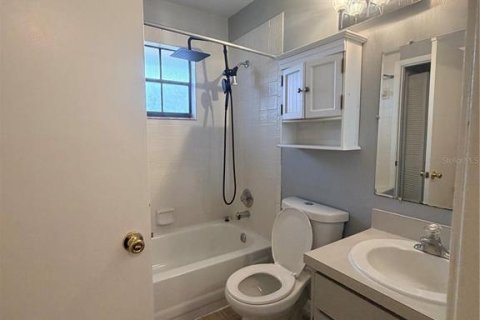 House in Orlando, Florida 3 bedrooms, 131.74 sq.m. № 2393686 - photo 17