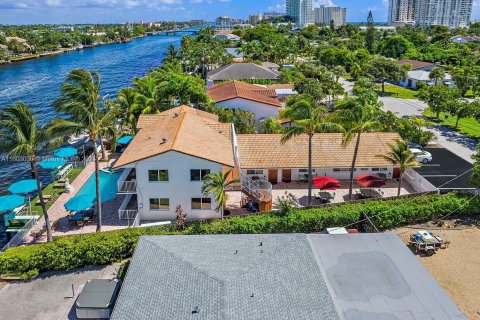 Commercial property in Pompano Beach, Florida № 1862480 - photo 1