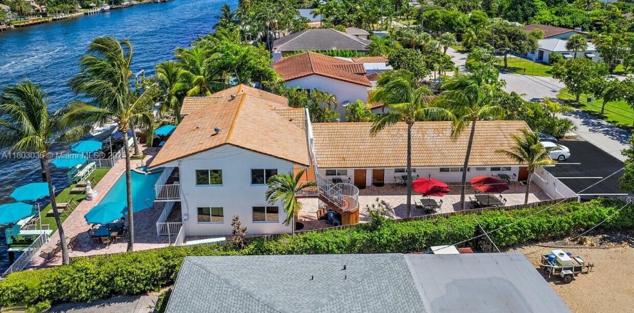 Commercial property in Pompano Beach, Florida № 1862480