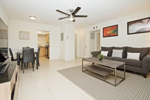 Commercial property in Pompano Beach, Florida № 1862480 - photo 13