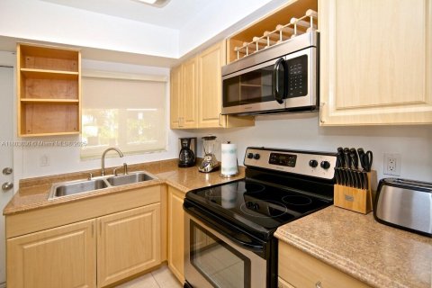 Commercial property in Pompano Beach, Florida № 1862480 - photo 15