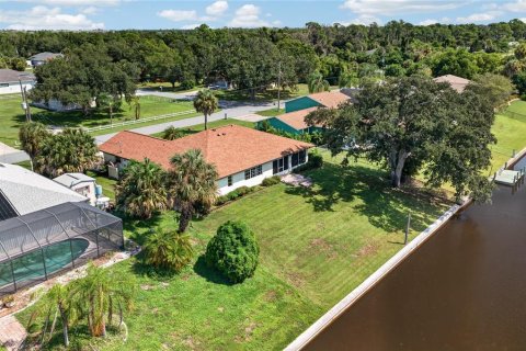 Villa ou maison à vendre à Port Charlotte, Floride: 3 chambres, 181.35 m2 № 2401007 - photo 3