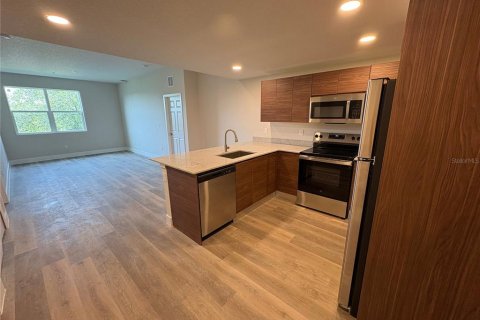 Condo in Orlando, Florida, 2 bedrooms  № 2219403 - photo 2