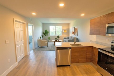 Condo in Orlando, Florida, 2 bedrooms  № 2219403 - photo 3