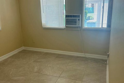 Apartamento en alquiler en Boca Raton, Florida, 4 dormitorios, 91.42 m2 № 2087935 - foto 10