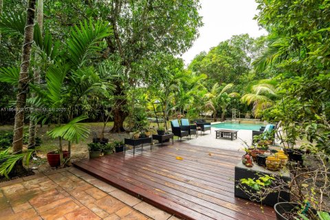 House in Miami, Florida 4 bedrooms, 267.74 sq.m. № 1893214 - photo 17