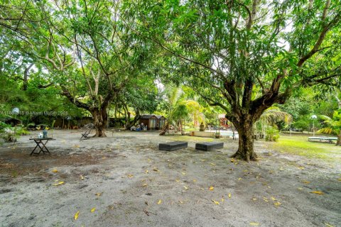 House in Miami, Florida 4 bedrooms, 267.74 sq.m. № 1893214 - photo 26