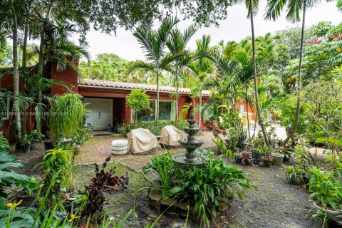 House in Miami, Florida 4 bedrooms, 267.74 sq.m. № 1893214 - photo 1