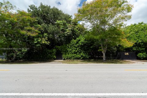 House in Miami, Florida 4 bedrooms, 267.74 sq.m. № 1893214 - photo 3