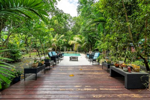 House in Miami, Florida 4 bedrooms, 267.74 sq.m. № 1893214 - photo 18