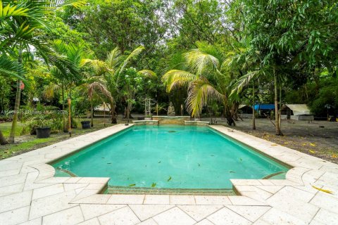 House in Miami, Florida 4 bedrooms, 267.74 sq.m. № 1893214 - photo 20