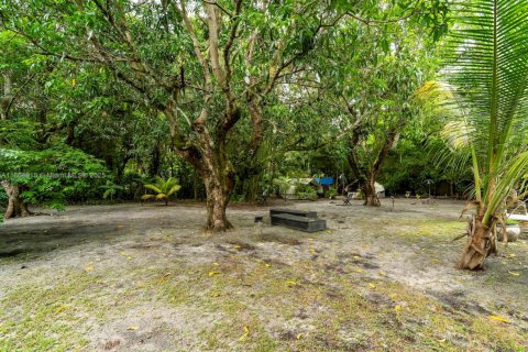 House in Miami, Florida 4 bedrooms, 267.74 sq.m. № 1893214 - photo 22