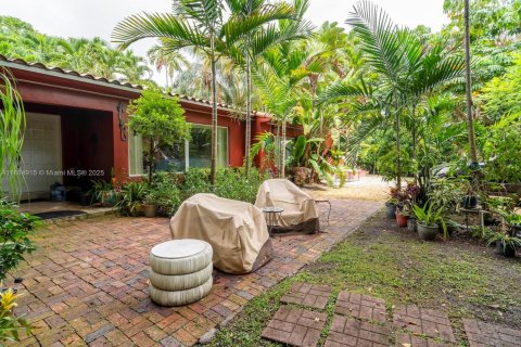 House in Miami, Florida 4 bedrooms, 267.74 sq.m. № 1893214 - photo 9