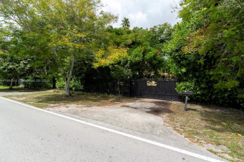 House in Miami, Florida 4 bedrooms, 267.74 sq.m. № 1893214 - photo 2