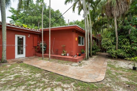 House in Miami, Florida 4 bedrooms, 267.74 sq.m. № 1893214 - photo 16
