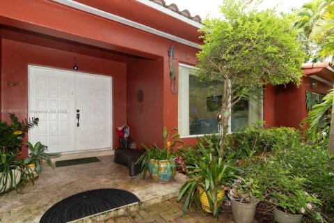 House in Miami, Florida 4 bedrooms, 267.74 sq.m. № 1893214 - photo 10