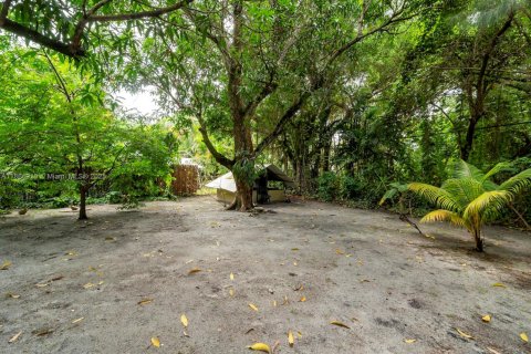 House in Miami, Florida 4 bedrooms, 267.74 sq.m. № 1893214 - photo 25