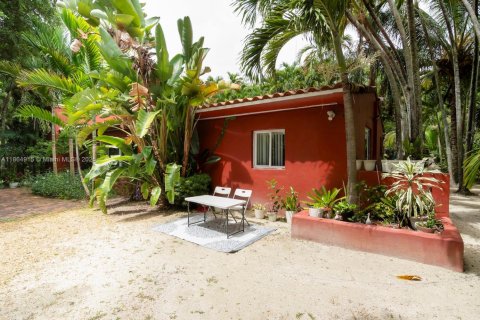House in Miami, Florida 4 bedrooms, 267.74 sq.m. № 1893214 - photo 12