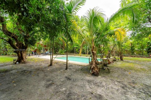 House in Miami, Florida 4 bedrooms, 267.74 sq.m. № 1893214 - photo 24