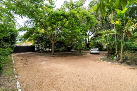 House in Miami, Florida 4 bedrooms, 267.74 sq.m. № 1893214 - photo 13