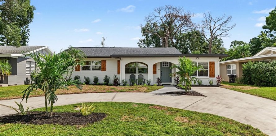 Villa ou maison à Saint Petersburg, Floride 3 chambres, 178.74 m2 № 2425451