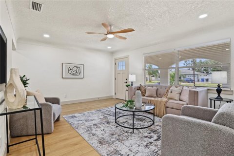 Villa ou maison à vendre à Saint Petersburg, Floride: 3 chambres, 178.74 m2 № 2425451 - photo 6