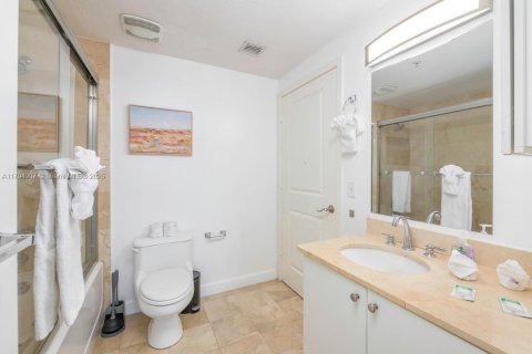 Купить кондоминиум в Майами, Флорида 2 спальни, 87.51м2, № 2054545 - фото 8