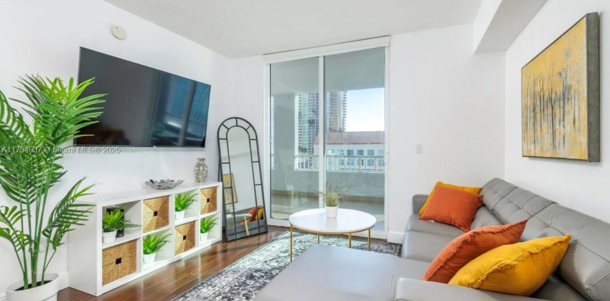 Кондоминиум с 2 спальнями в Майами, Флорида № 2054545