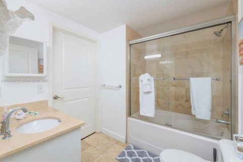 Купить кондоминиум в Майами, Флорида 2 спальни, 87.51м2, № 2054545 - фото 7