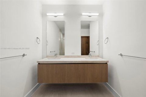 Condominio en alquiler en Coral Gables, Florida, 2 dormitorios, 152.64 m2 № 2022612 - foto 10