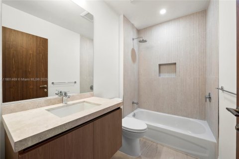 Condominio en alquiler en Coral Gables, Florida, 2 dormitorios, 152.64 m2 № 2022612 - foto 12