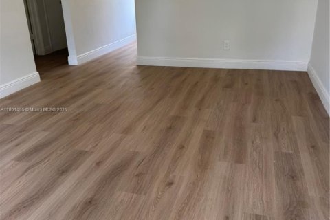 Casa en alquiler en Miami, Florida, 2 dormitorios, 132.48 m2 № 1683234 - foto 4