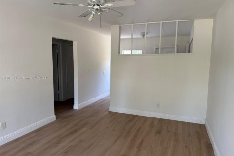 Casa en alquiler en Miami, Florida, 2 dormitorios, 132.48 m2 № 1683234 - foto 1
