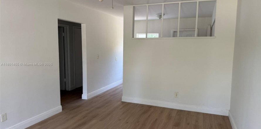 Villa ou maison à Miami, Floride 2 chambres, 132.48 m2 № 1683234
