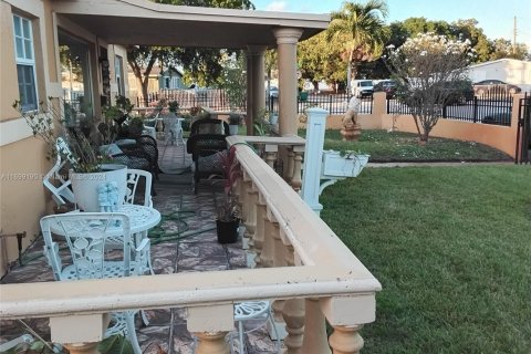 House in Miami Gardens, Florida 4 bedrooms, 190.73 sq.m. № 1775358 - photo 28