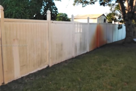 House in Miami Gardens, Florida 4 bedrooms, 190.73 sq.m. № 1775358 - photo 25