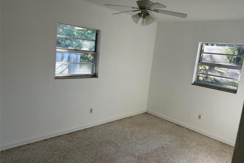 Villa ou maison à vendre à Tampa, Floride: 4 chambres, 126.72 m2 № 2116534 - photo 12