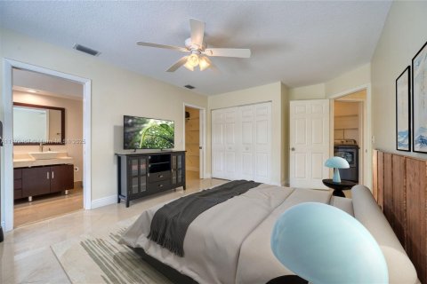 House in Cooper City, Florida 4 bedrooms, 172.52 sq.m. № 1874278 - photo 9