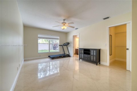 House in Cooper City, Florida 4 bedrooms, 172.52 sq.m. № 1874278 - photo 11