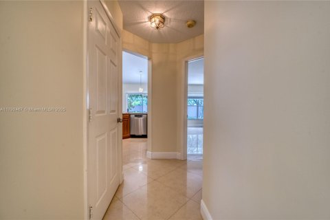 House in Cooper City, Florida 4 bedrooms, 172.52 sq.m. № 1874278 - photo 8