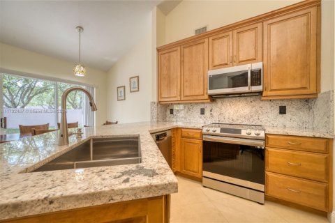House in Cooper City, Florida 4 bedrooms, 172.52 sq.m. № 1874278 - photo 5