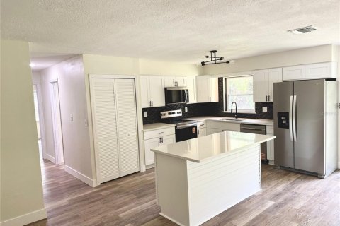 House in Sanford, Florida 3 bedrooms, 128.67 sq.m. № 1886953 - photo 13