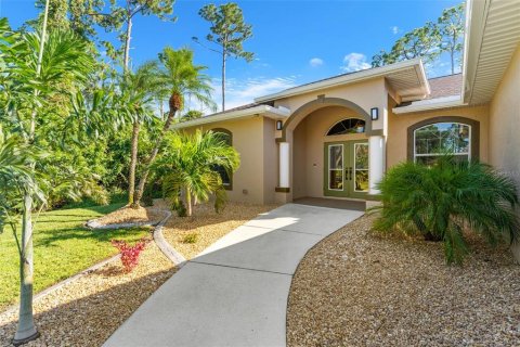 Villa ou maison à vendre à North Port, Floride: 3 chambres, 185.53 m2 № 2416690 - photo 4